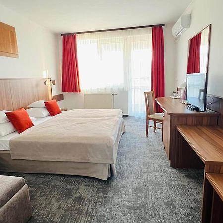 Art Hotel Superior 잘라카로쉬 외부 사진