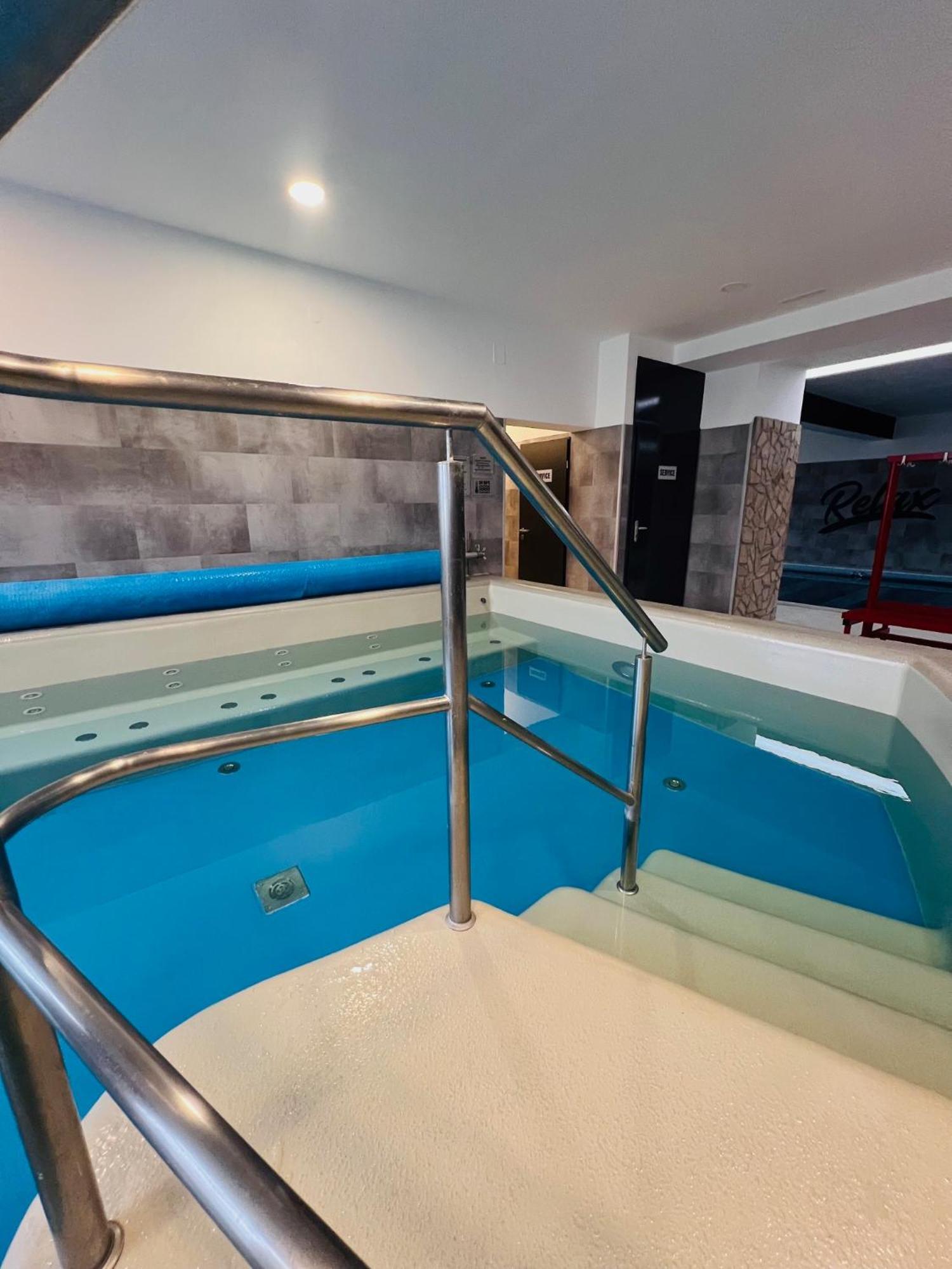 Art Hotel Superior 잘라카로쉬 외부 사진