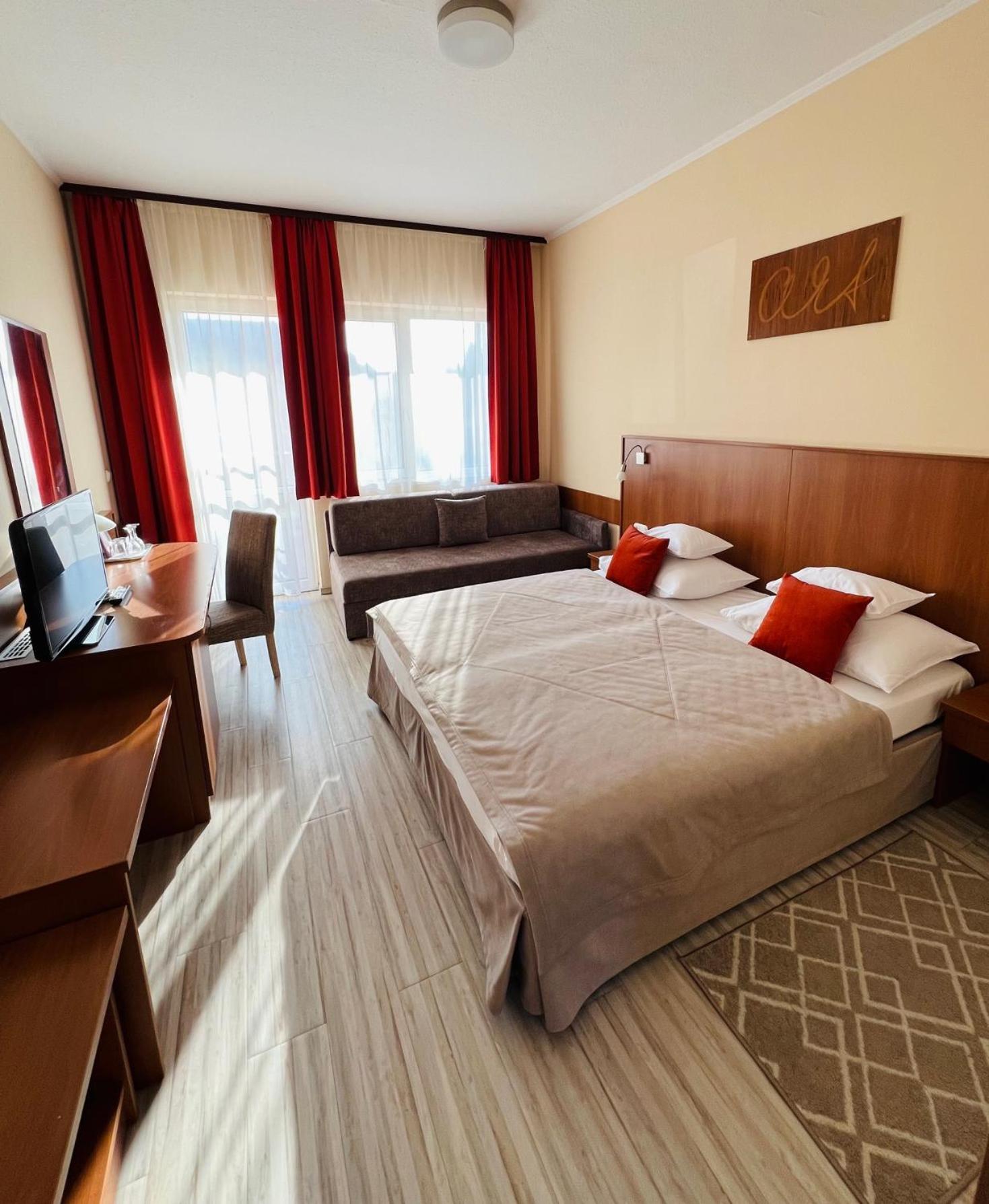 Art Hotel Superior 잘라카로쉬 외부 사진