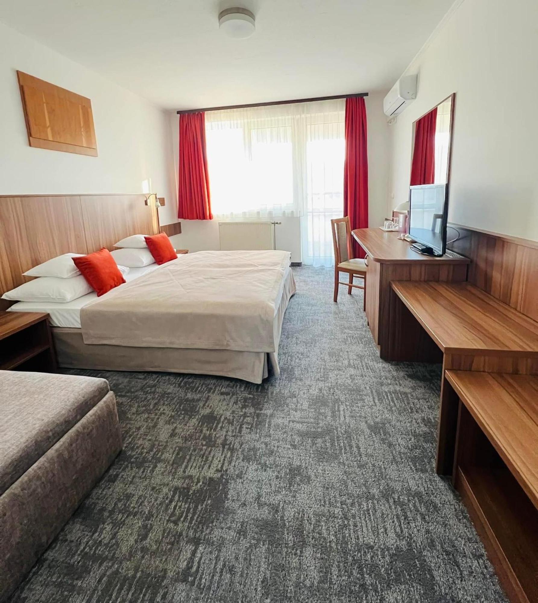 Art Hotel Superior 잘라카로쉬 외부 사진